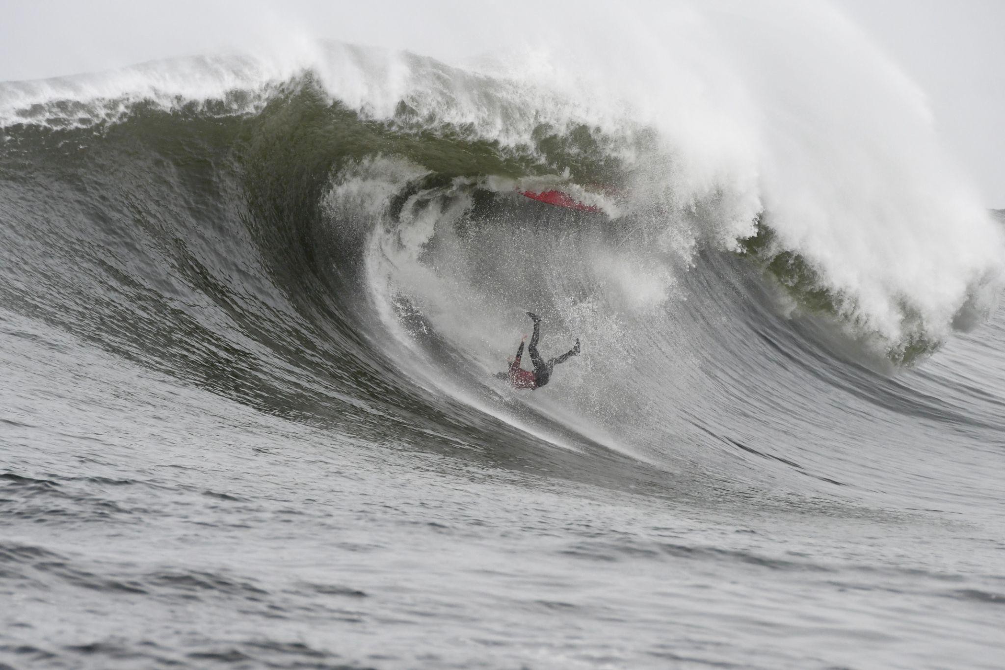 Summer2025-Surfing5.jpg